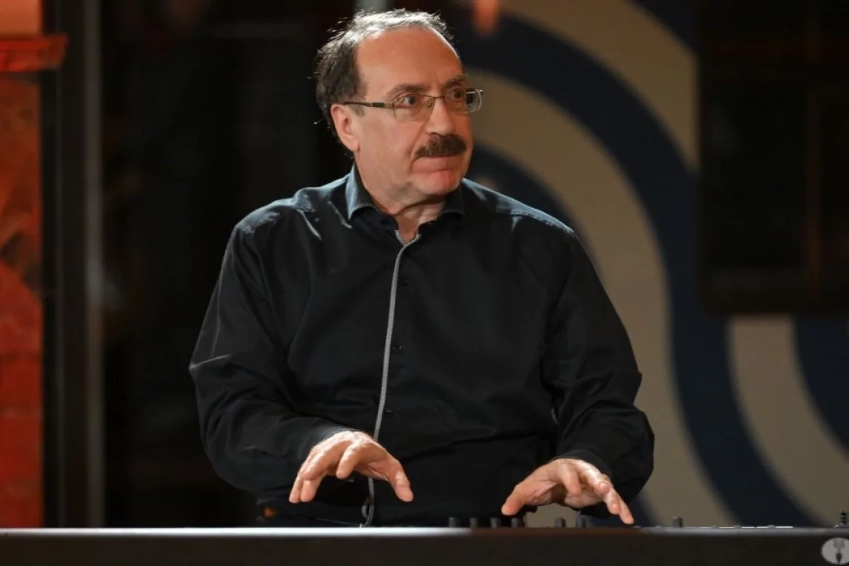 Read more about the article Виновата попса. Даниил Крамер рассказал, почему у детей IQ все ниже