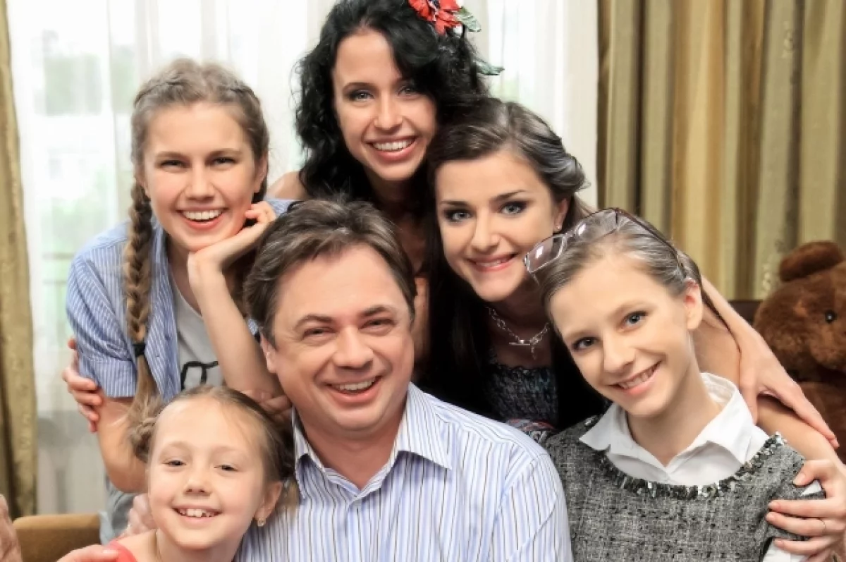 Read more about the article Даша собирается вернуться. Где сейчас актеры из «Папиных дочек»?